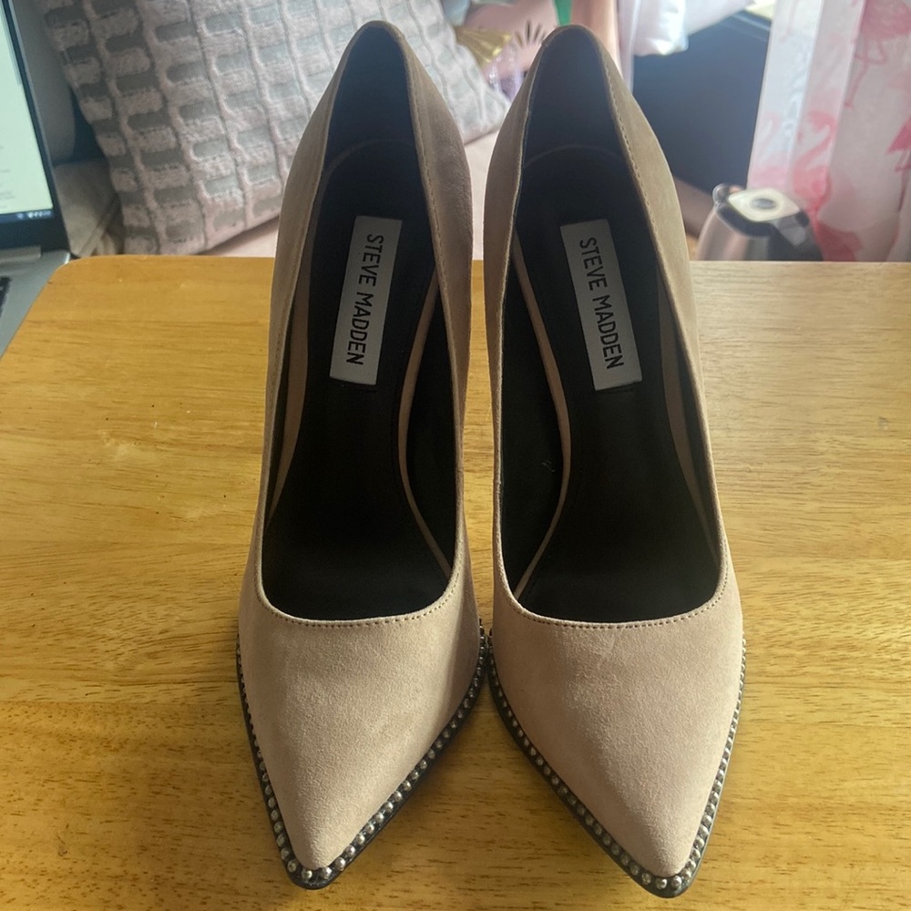Steve Madden Suede Pumps